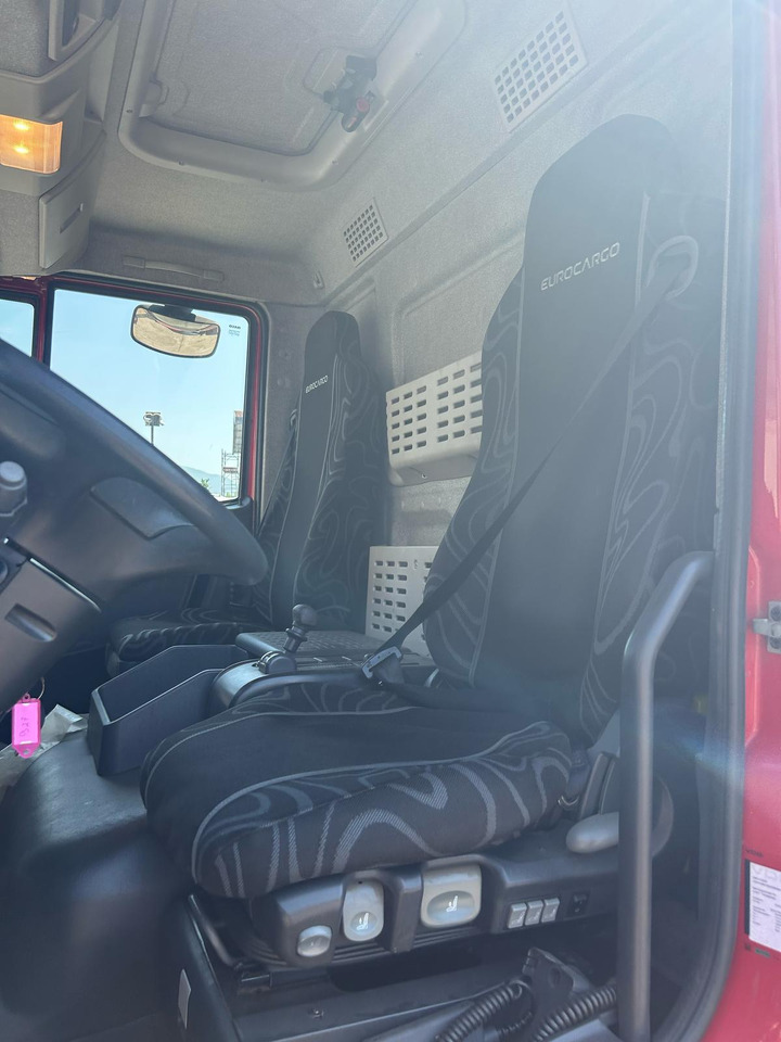 IVECO EUROCARGO 180E30 - Autocarro con pianale/ Cassone fisso: foto 4 IVECO EUROCARGO 180E30 - Autocarro con pianale/ Cassone fisso: foto 4