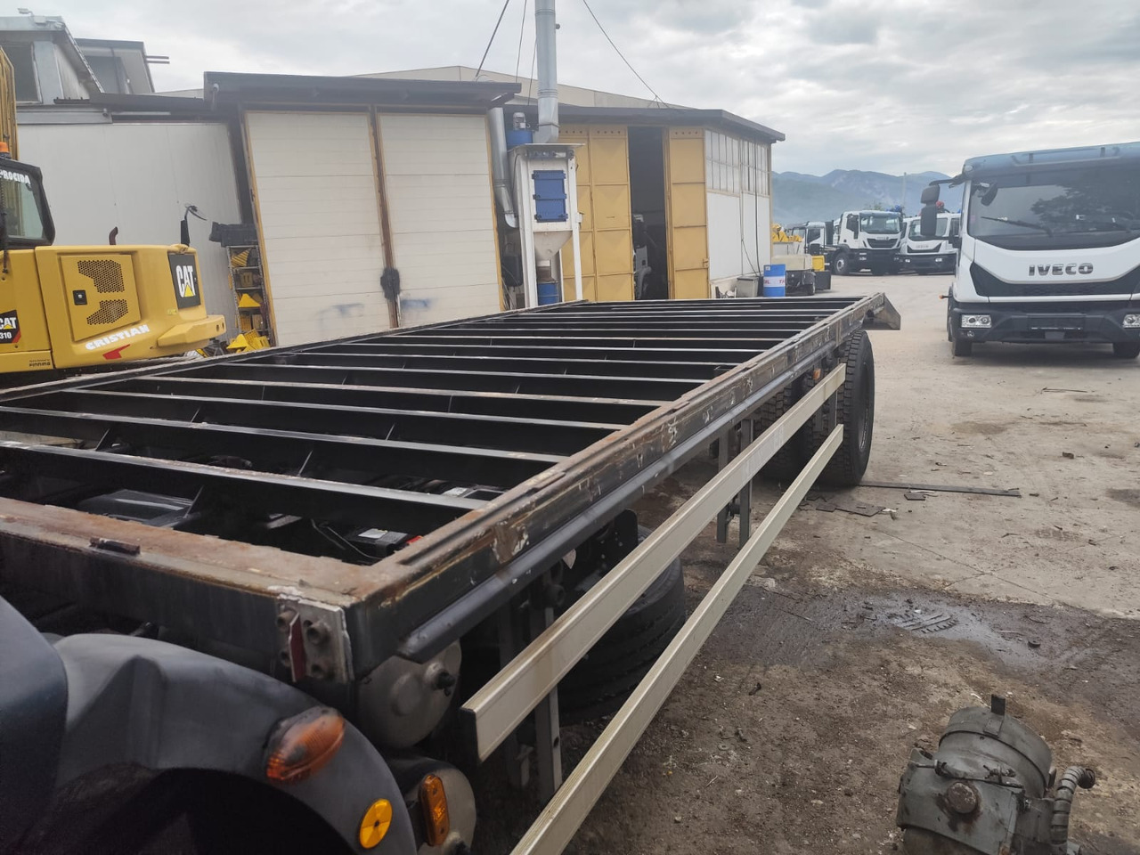IVECO EUROCARGO 180E30 - Autocarro con pianale/ Cassone fisso: foto 3 IVECO EUROCARGO 180E30 - Autocarro con pianale/ Cassone fisso: foto 3