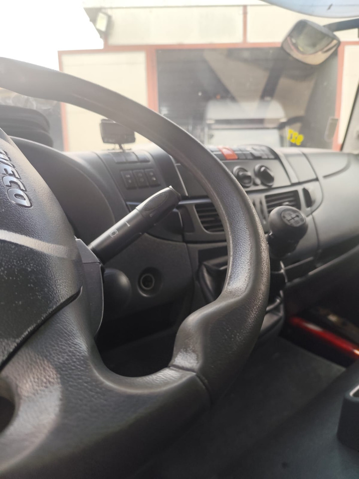 IVECO EUROCARGO 180E30 - Autocarro con pianale/ Cassone fisso: foto 5 IVECO EUROCARGO 180E30 - Autocarro con pianale/ Cassone fisso: foto 5