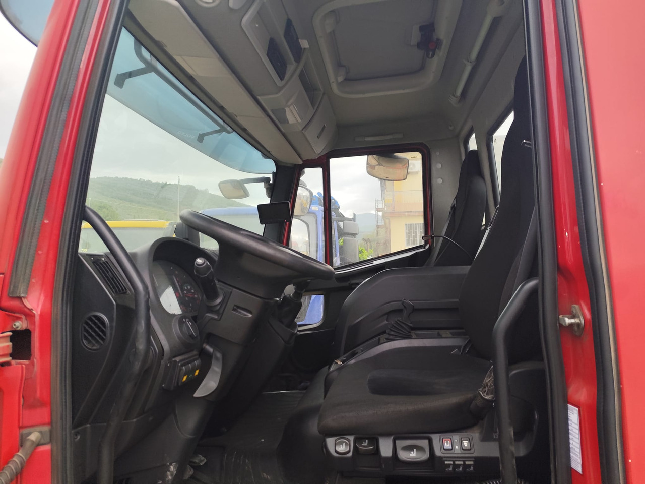 IVECO EUROCARGO 75-210 - Autocarro ribaltabile: foto 3 IVECO EUROCARGO 75-210 - Autocarro ribaltabile: foto 3