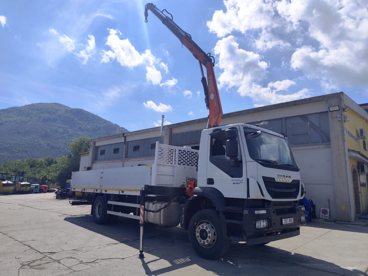 IVECO STRALIS 190S31 - Camion con gru: foto 4 IVECO STRALIS 190S31 - Camion con gru: foto 4