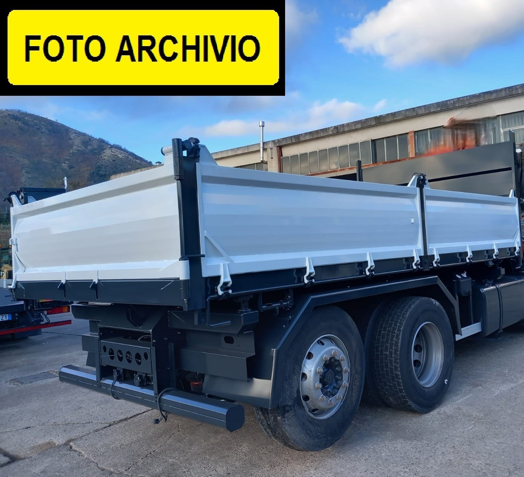 IVECO STRALIS AD 260S31 XP - Camion con gru: foto 2 IVECO STRALIS AD 260S31 XP - Camion con gru: foto 2