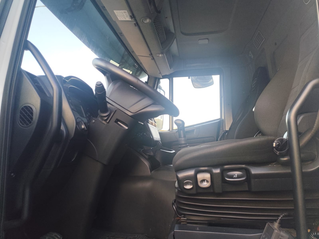 IVECO STRALIS AD 260S31 XP - Autocarro telaio: foto 2 IVECO STRALIS AD 260S31 XP - Autocarro telaio: foto 2