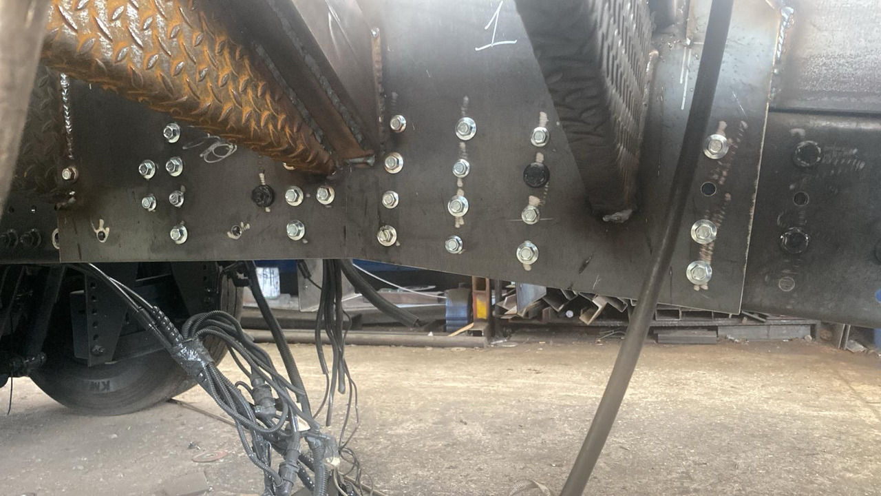 IVECO STRALIS AS 260S46 - Autocarro con pianale/ Cassone fisso: foto 5 IVECO STRALIS AS 260S46 - Autocarro con pianale/ Cassone fisso: foto 5
