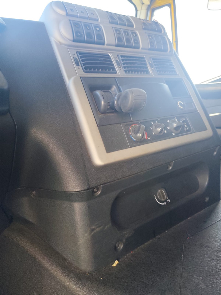IVECO STRALIS CUBE AD260S42 - Autocarro con pianale/ Cassone fisso: foto 4 IVECO STRALIS CUBE AD260S42 - Autocarro con pianale/ Cassone fisso: foto 4