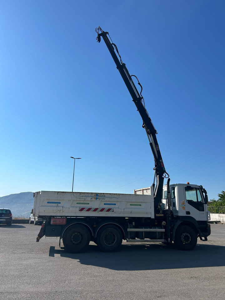 IVECO TRAKKER 260T36 - Camion con gru: foto 3 IVECO TRAKKER 260T36 - Camion con gru: foto 3