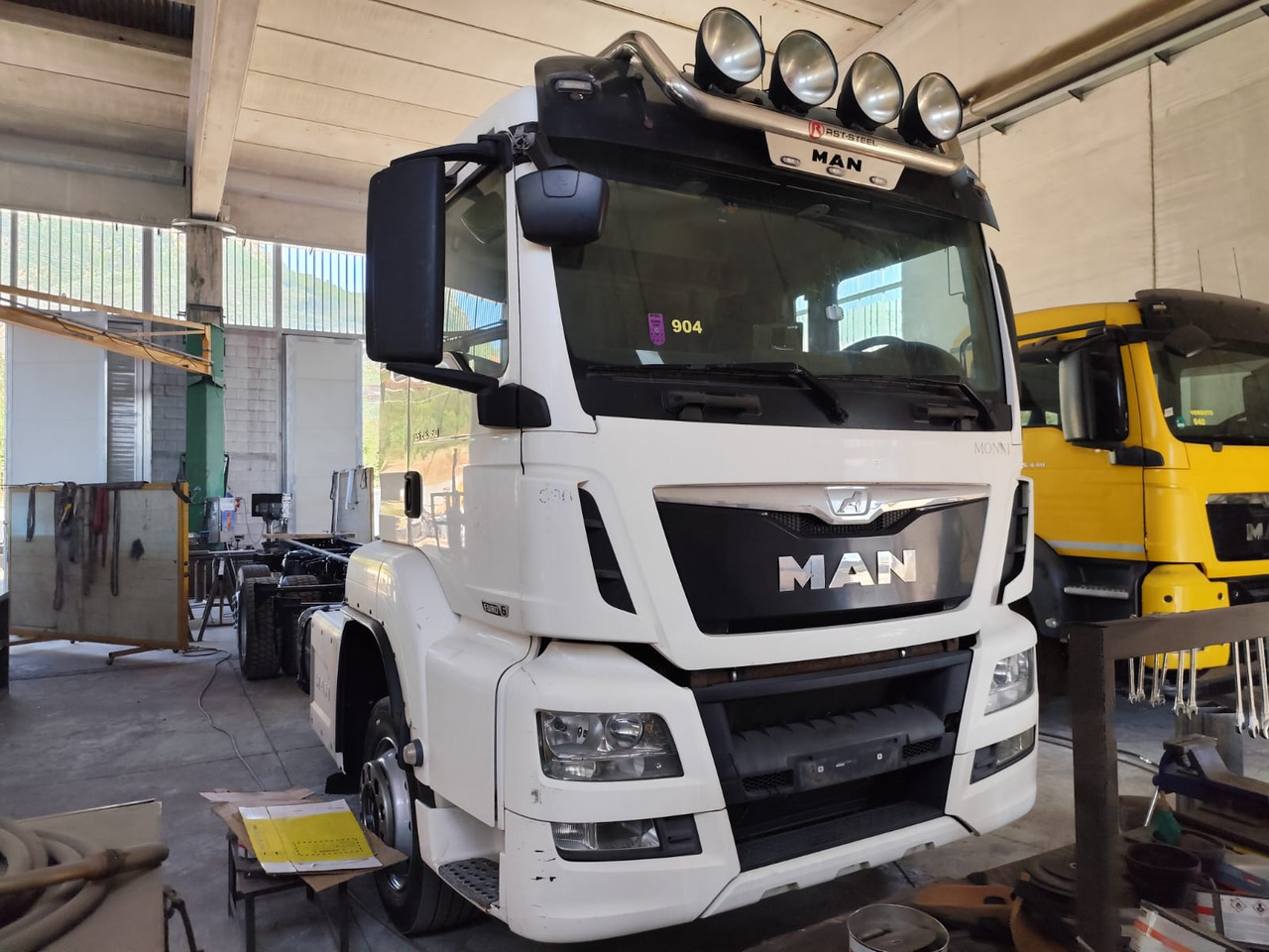 MAN TGS 26.360 - Autocarro con pianale/ Cassone fisso: foto 1 MAN TGS 26.360 - Autocarro con pianale/ Cassone fisso: foto 1
