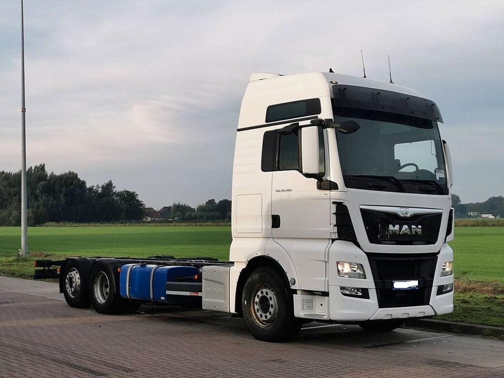 MAN TGX 26.480 - Autocarro con pianale/ Cassone fisso: foto 1 MAN TGX 26.480 - Autocarro con pianale/ Cassone fisso: foto 1