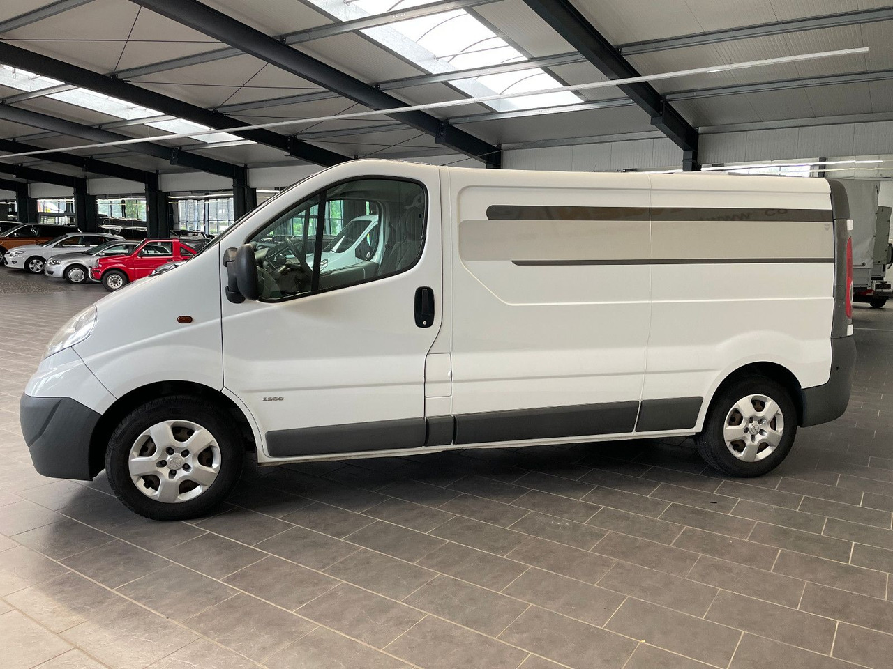 Opel Vivaro Kasten L2H1 2,9t Tüv Scheckheft Klima AHK - Furgoncino: foto 4 Opel Vivaro Kasten L2H1 2,9t Tüv Scheckheft Klima AHK - Furgoncino: foto 4