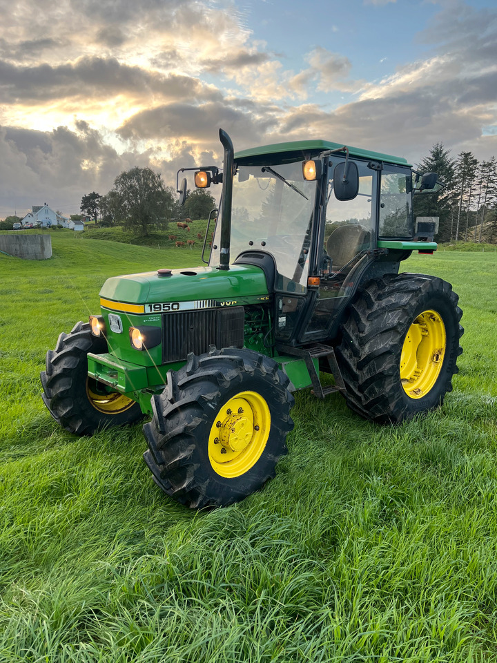 JOHN DEERE 1950 - Trattore: foto 2 JOHN DEERE 1950 - Trattore: foto 2