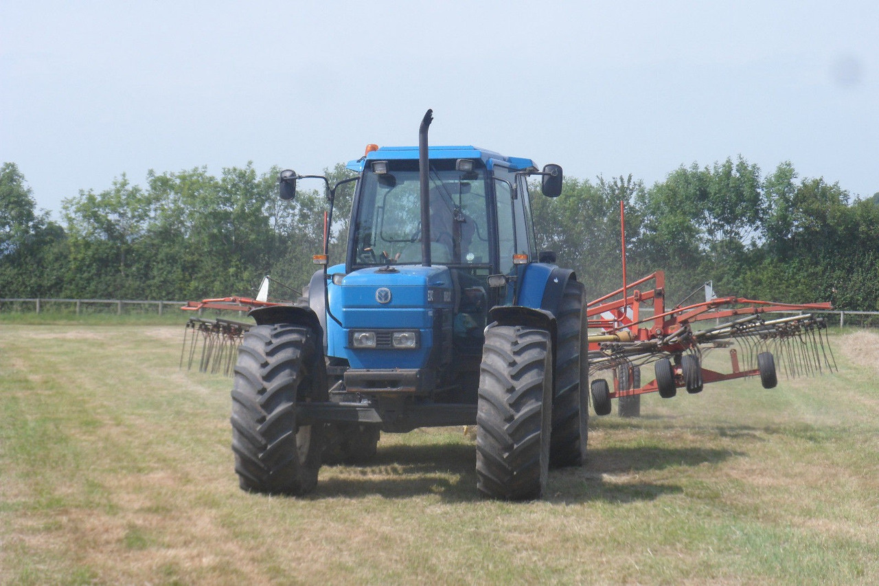 NEW HOLLAND 8340 - Trattore: foto 5 NEW HOLLAND 8340 - Trattore: foto 5