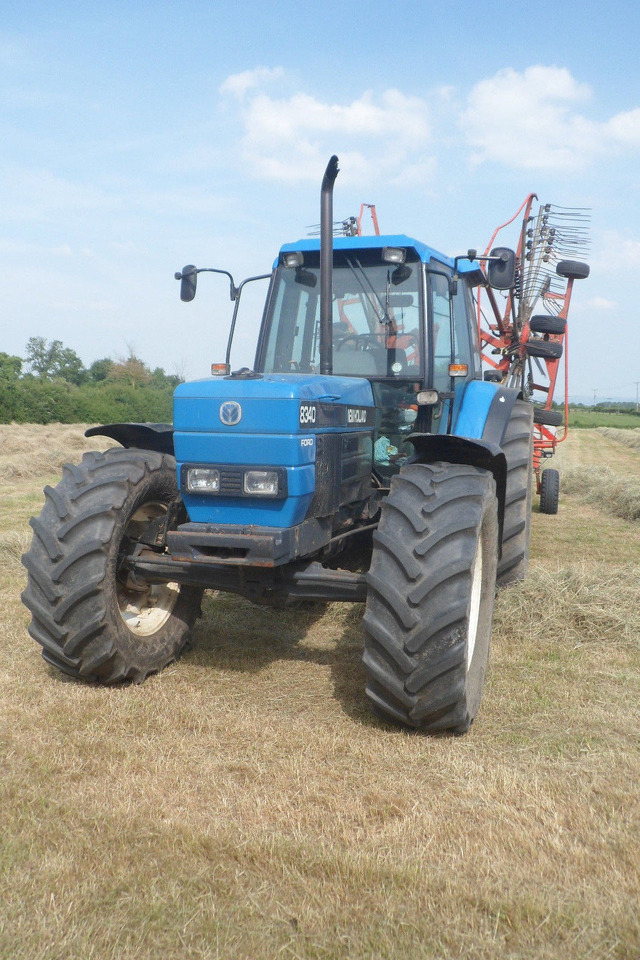 NEW HOLLAND 8340 - Trattore: foto 1 NEW HOLLAND 8340 - Trattore: foto 1