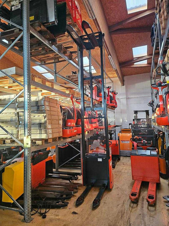 Linde L12 - Stoccatore: foto 1 Linde L12 - Stoccatore: foto 1