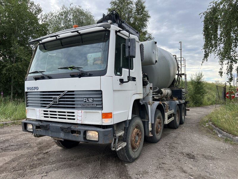 Volvo FL12 - Pompa carrellata per calcestruzzo: foto 1 Volvo FL12 - Pompa carrellata per calcestruzzo: foto 1