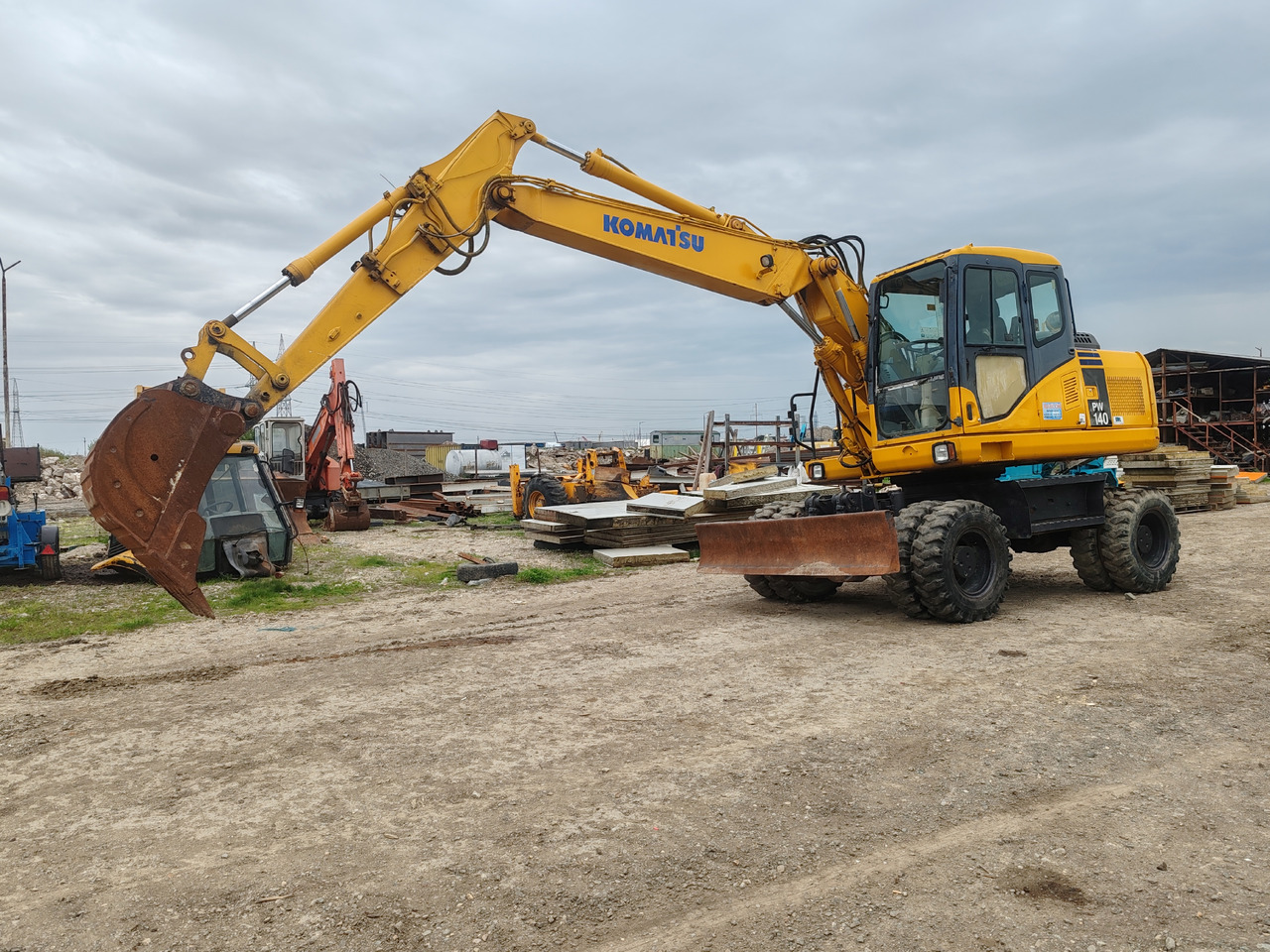 Komatsu PW140-7 - Escavatore gommato: foto 1 Komatsu PW140-7 - Escavatore gommato: foto 1