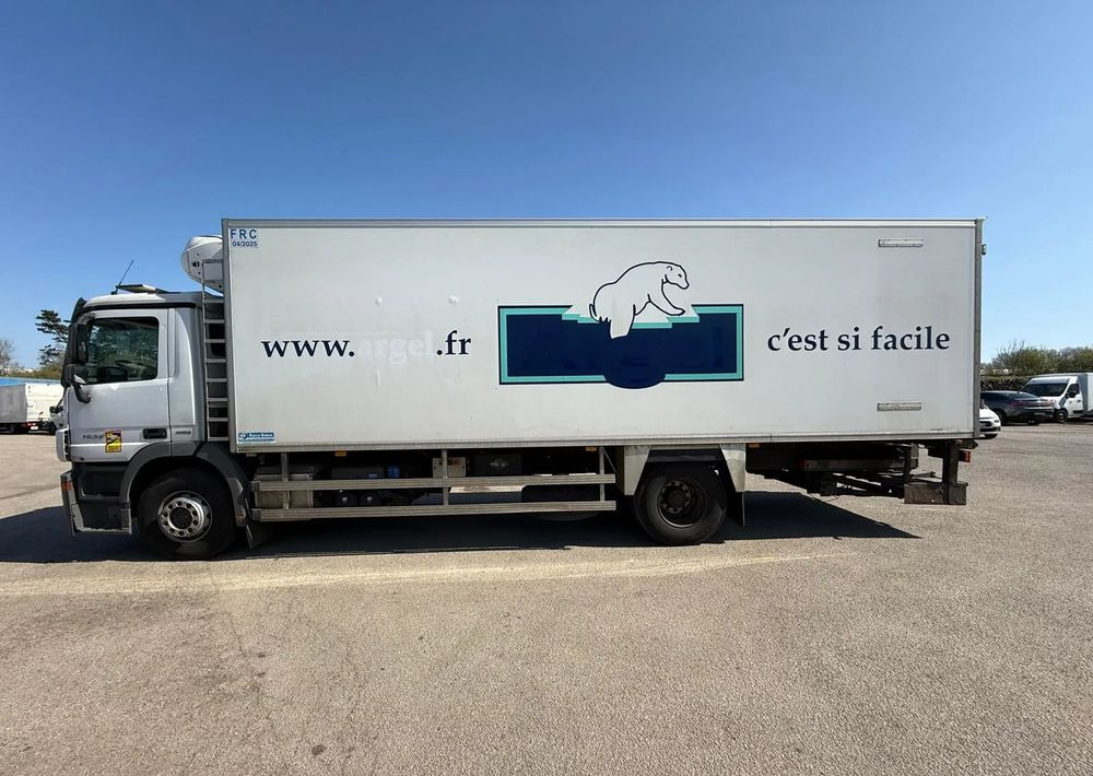 Mercedes-Benz ACTROS 1832 4X2 CHŁODNIA TERMOKING T1200-R Winda - Autocarro frigorifero: foto 5 Mercedes-Benz ACTROS 1832 4X2 CHŁODNIA TERMOKING T1200-R Winda - Autocarro frigorifero: foto 5