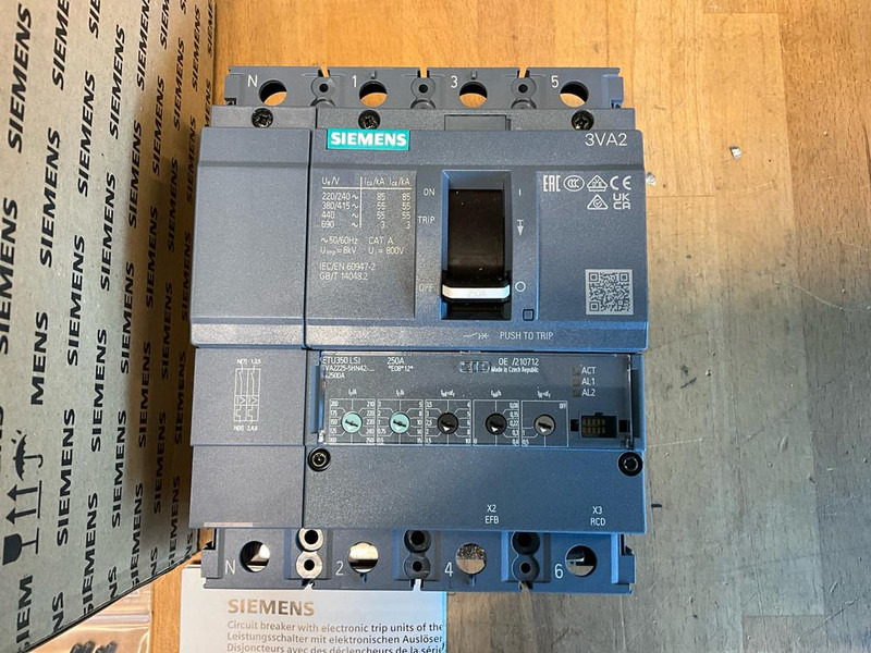 Siemens 3VA2 - Attrezzo/ Attrezzature: foto 3 Siemens 3VA2 - Attrezzo/ Attrezzature: foto 3