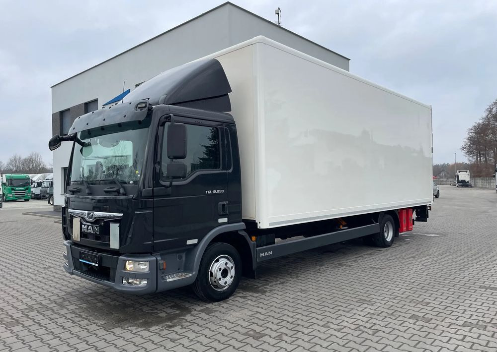 MAN TGL 12.250, KONTENER 7,3m ( 18 europalet ) - Autocarro furgonato: foto 3 MAN TGL 12.250, KONTENER 7,3m ( 18 europalet ) - Autocarro furgonato: foto 3