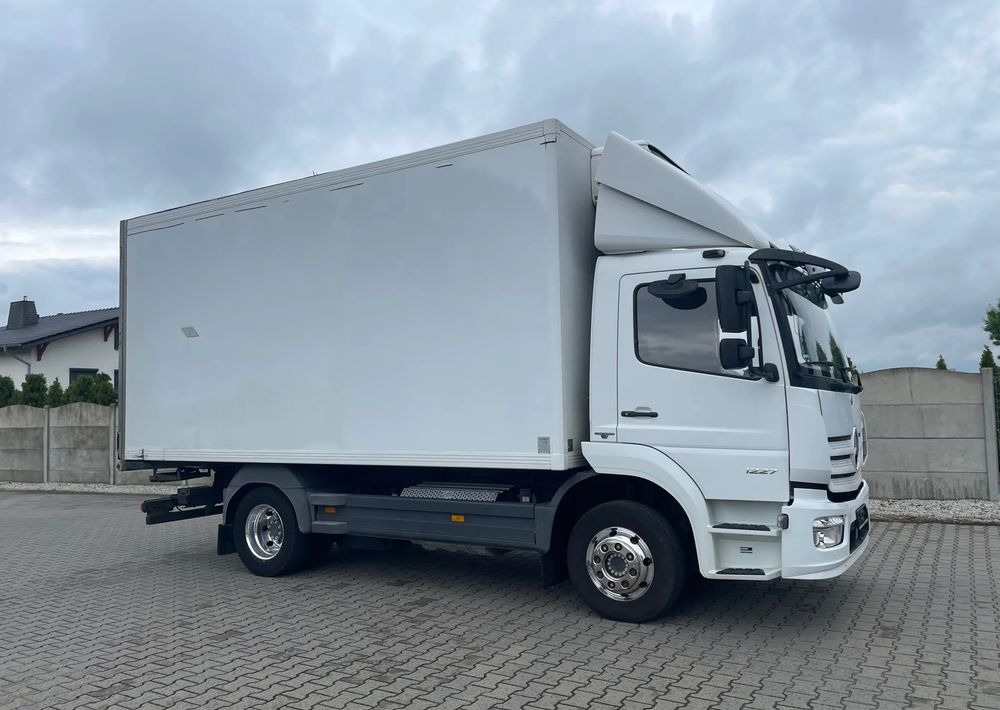 Mercedes-Benz ATEGO 1227 CHŁODNIA HAKOWA / HAKÓWKA - Autocarro frigorifero: foto 4 Mercedes-Benz ATEGO 1227 CHŁODNIA HAKOWA / HAKÓWKA - Autocarro frigorifero: foto 4