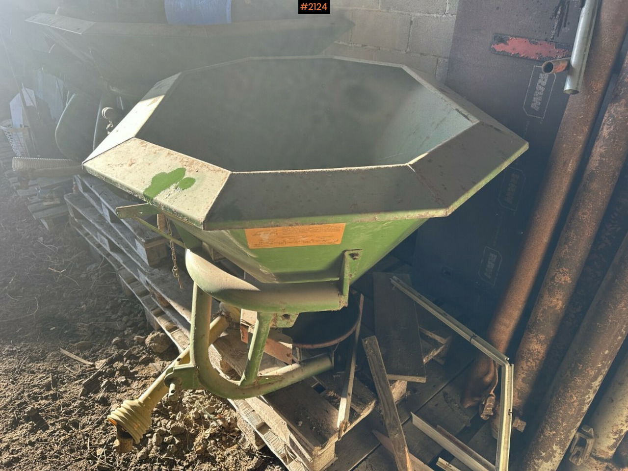 Fertilizer spreader - Spandiconcime: foto 2 Fertilizer spreader - Spandiconcime: foto 2