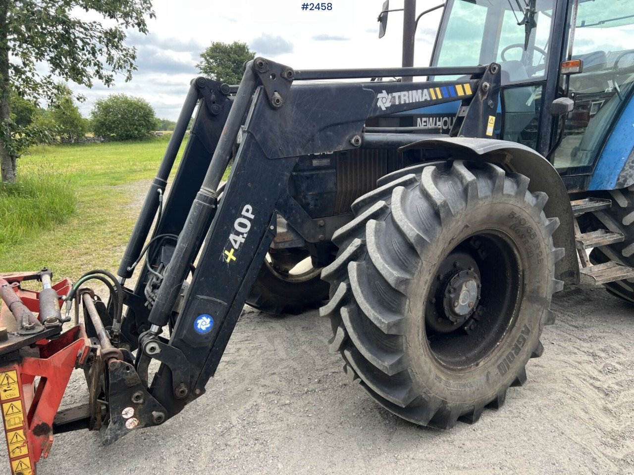 New Holland 8340 tractor with implements - Trattore: foto 5 New Holland 8340 tractor with implements - Trattore: foto 5