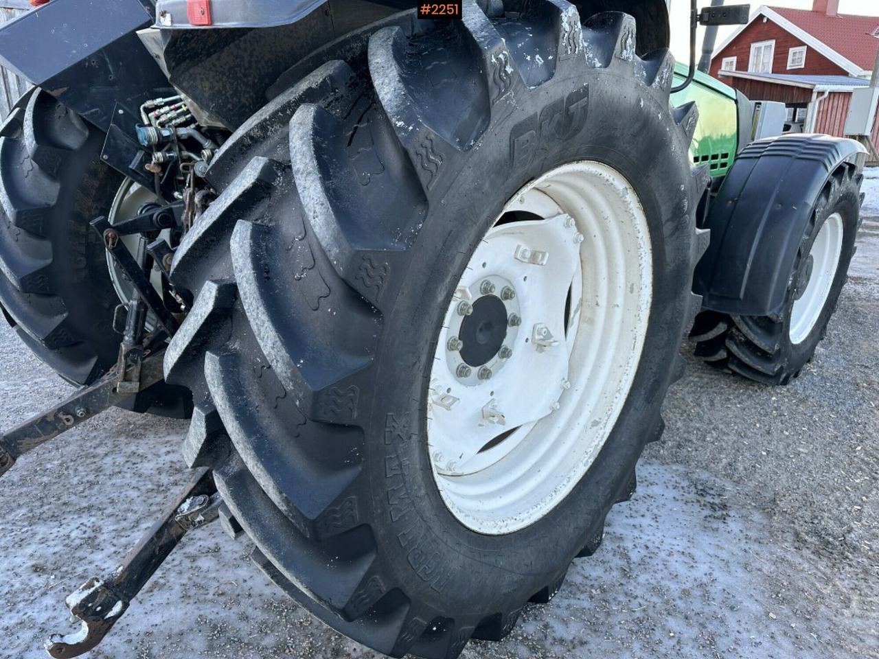 Trattore Valtra X110 waiststeering tractor with twintrac: foto 11