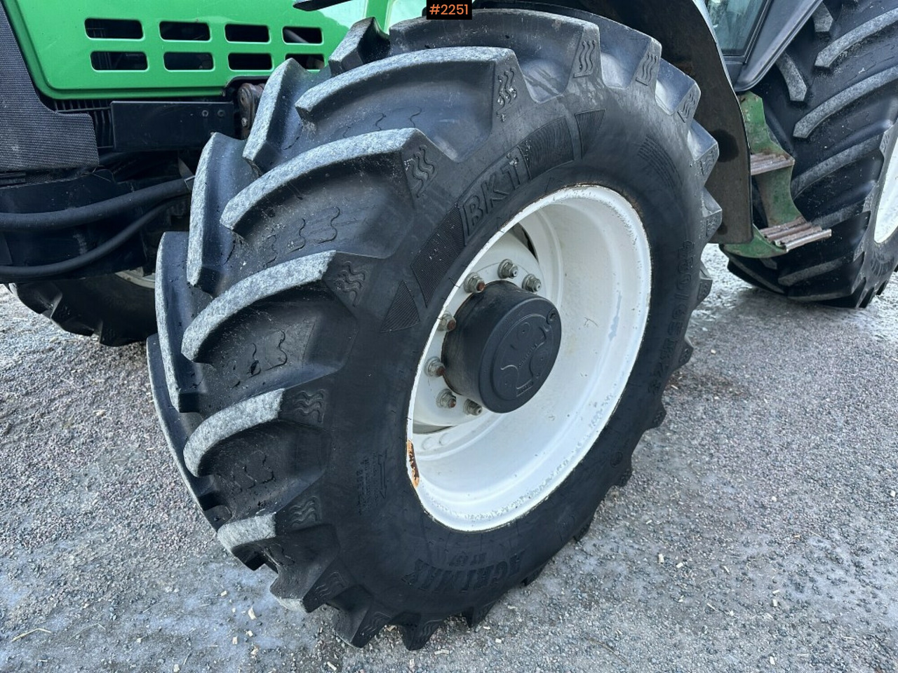 Trattore Valtra X110 waiststeering tractor with twintrac: foto 9