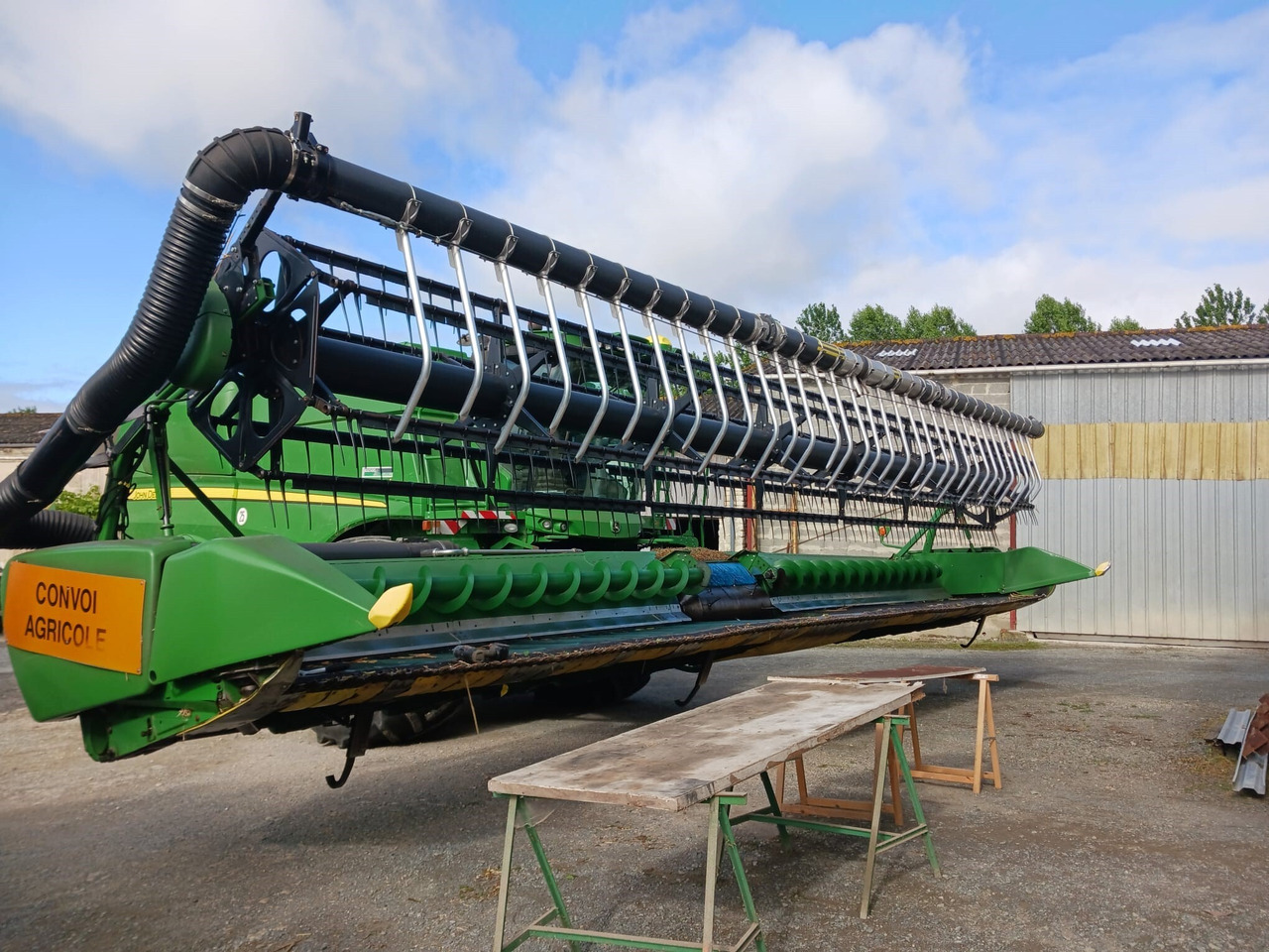 JOHN DEERE COUPE DE MOISSONNEUSE 635 FD - Barra di taglio per grano: foto 1 JOHN DEERE COUPE DE MOISSONNEUSE 635 FD - Barra di taglio per grano: foto 1