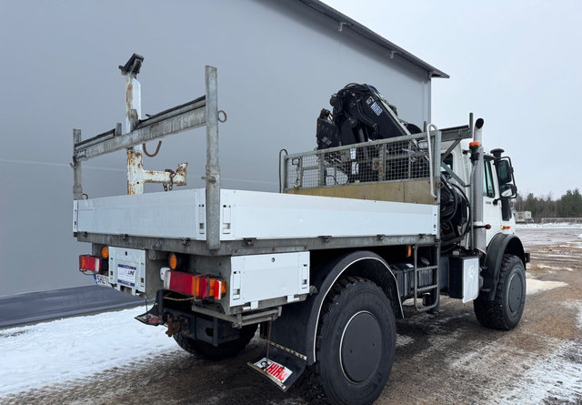 Mercedes-BenzUnimog U5000 + Nosturi Hiab 099 E-4 - Autocarro con pianale/ Cassone fisso, Camion con gru: foto 5 Mercedes-BenzUnimog U5000 + Nosturi Hiab 099 E-4 - Autocarro con pianale/ Cassone fisso, Camion con gru: foto 5
