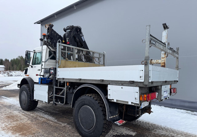 Mercedes-BenzUnimog U5000 + Nosturi Hiab 099 E-4 - Autocarro con pianale/ Cassone fisso, Camion con gru: foto 3 Mercedes-BenzUnimog U5000 + Nosturi Hiab 099 E-4 - Autocarro con pianale/ Cassone fisso, Camion con gru: foto 3