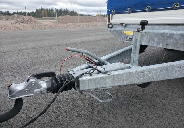 Rimorchio centinato SarisC3500 Pressukapelli: foto 15 Rimorchio centinato SarisC3500 Pressukapelli: foto 15