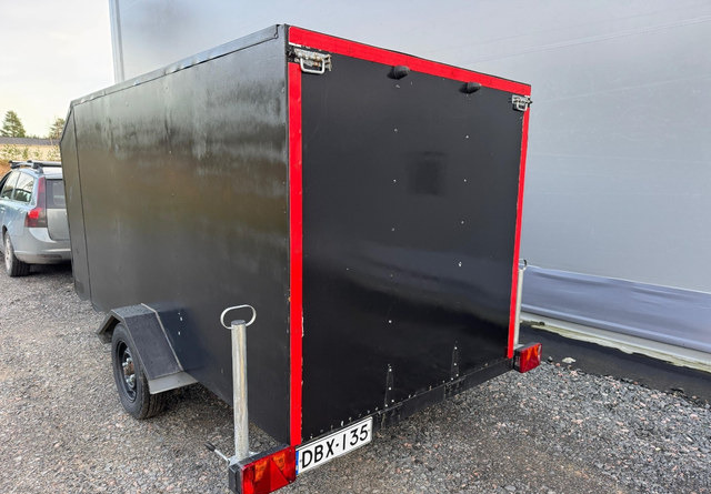 Umpiperäkärry - Rimorchio per auto: foto 3 Umpiperäkärry - Rimorchio per auto: foto 3