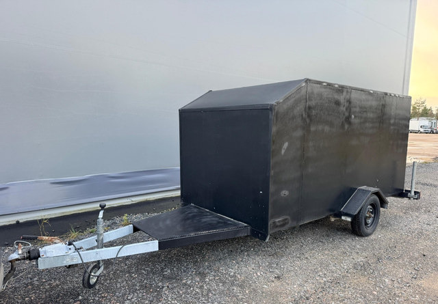 Umpiperäkärry - Rimorchio per auto: foto 1 Umpiperäkärry - Rimorchio per auto: foto 1