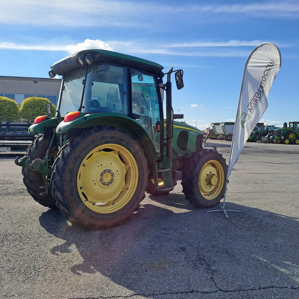 JOHN DEERE 5820 - Trattore: foto 2 JOHN DEERE 5820 - Trattore: foto 2