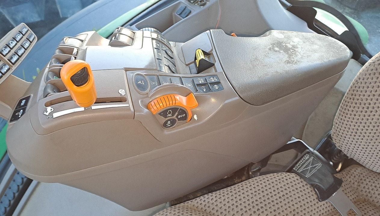 JOHN DEERE 7230R - ASTA AGRIBERTOCCHI - Trattore: foto 5 JOHN DEERE 7230R - ASTA AGRIBERTOCCHI - Trattore: foto 5