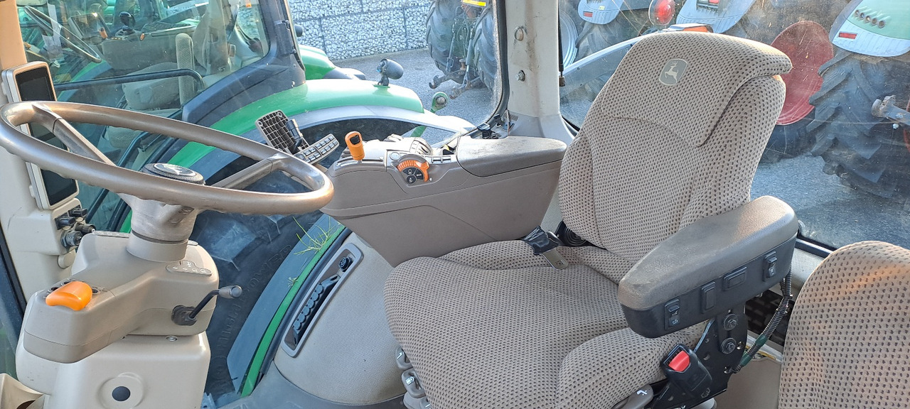 JOHN DEERE 7230R - ASTA AGRIBERTOCCHI - Trattore: foto 4 JOHN DEERE 7230R - ASTA AGRIBERTOCCHI - Trattore: foto 4