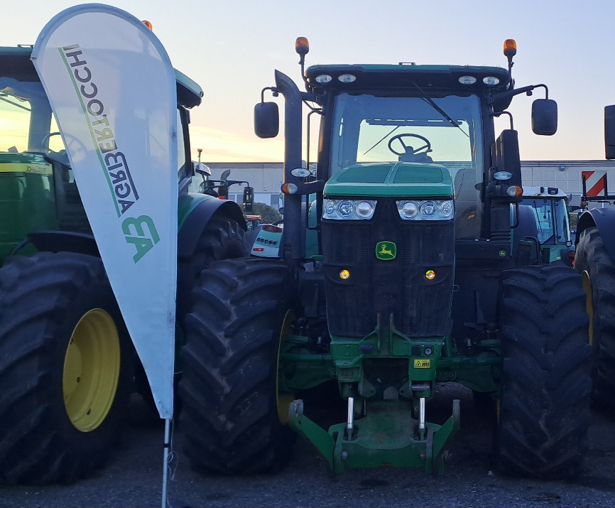 JOHN DEERE 7230R - Trattore: foto 2 JOHN DEERE 7230R - Trattore: foto 2