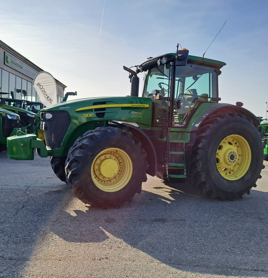 JOHN DEERE 7830 - Trattore: foto 1 JOHN DEERE 7830 - Trattore: foto 1