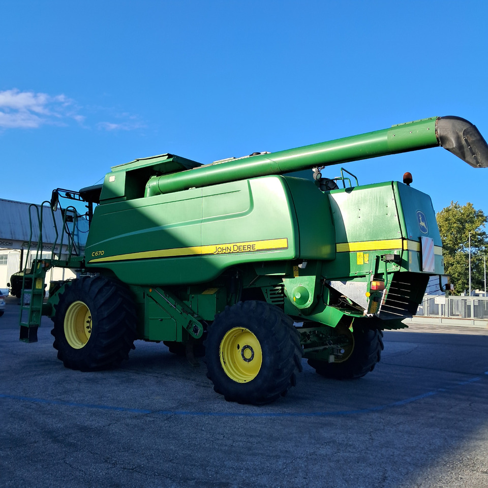 JOHN DEERE C670 - Mietitrebbia: foto 2 JOHN DEERE C670 - Mietitrebbia: foto 2