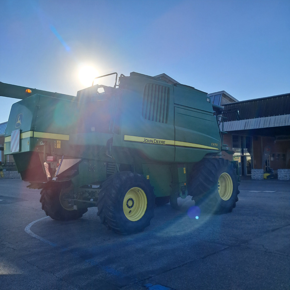 JOHN DEERE C670 - Mietitrebbia: foto 5 JOHN DEERE C670 - Mietitrebbia: foto 5
