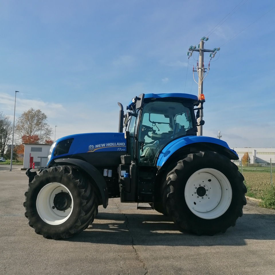 NEW HOLLAND T7 210 - Trattore: foto 2 NEW HOLLAND T7 210 - Trattore: foto 2