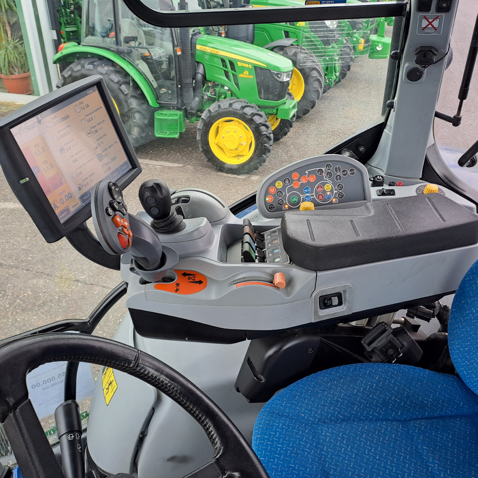 NEW HOLLAND T7.270 BLUEPOWER - Trattore: foto 5 NEW HOLLAND T7.270 BLUEPOWER - Trattore: foto 5
