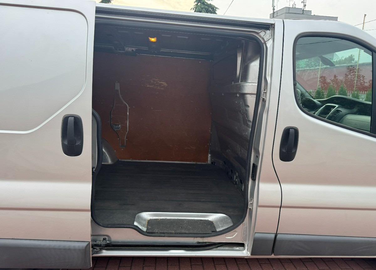 Opel Vivaro L1H1 Blaszak 3 osobowy Klimatyzacja - Furgone chiuso: foto 4 Opel Vivaro L1H1 Blaszak 3 osobowy Klimatyzacja - Furgone chiuso: foto 4