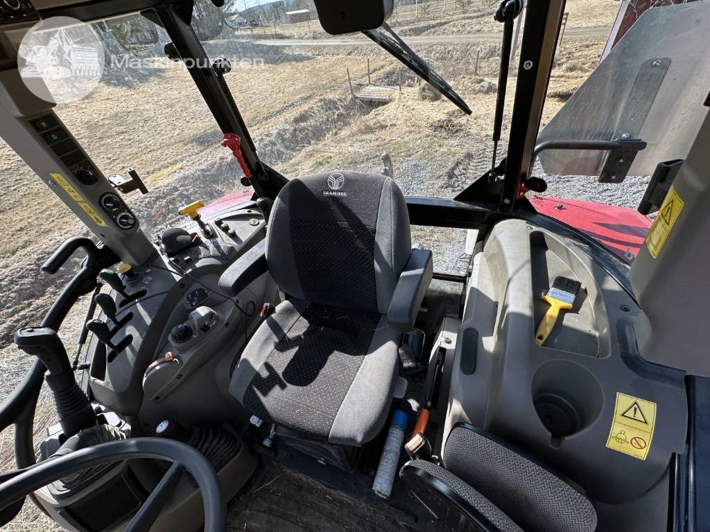 Trattore Case IH Farmall 110 C: foto 50 Trattore Case IH Farmall 110 C: foto 50