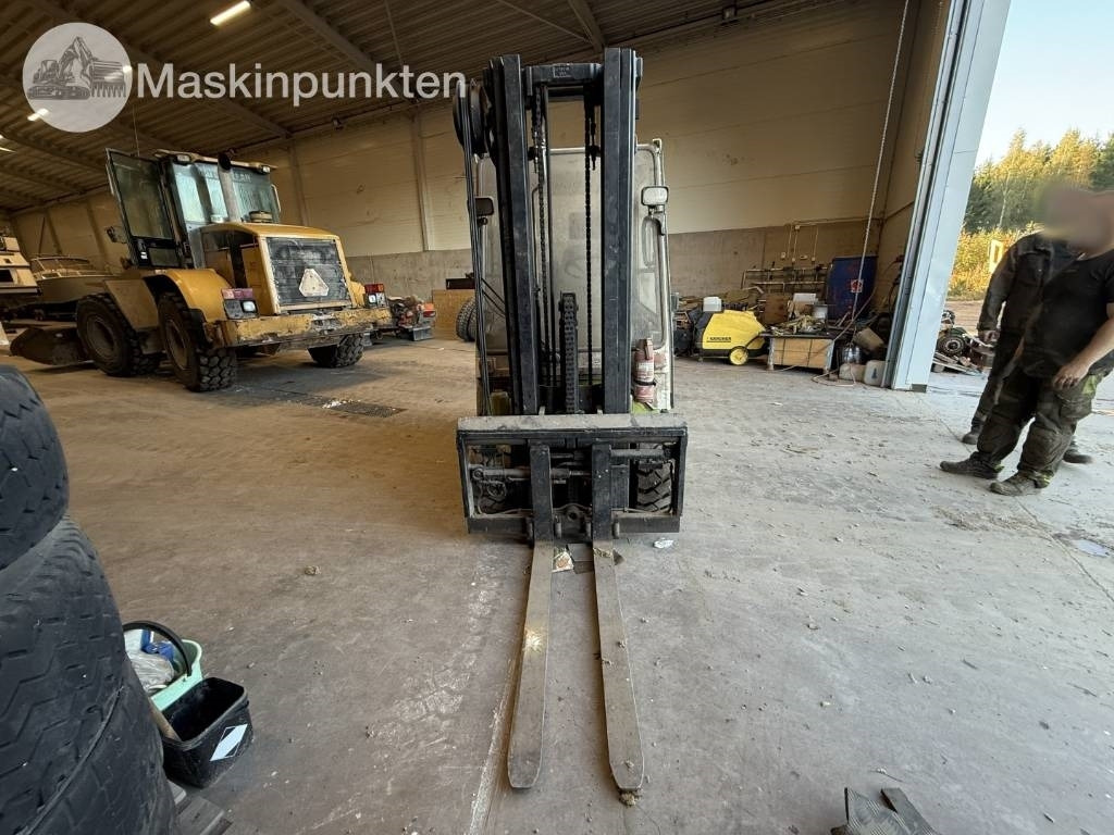 Clark CEM 25 - Carrello elevatore diesel: foto 3 Clark CEM 25 - Carrello elevatore diesel: foto 3