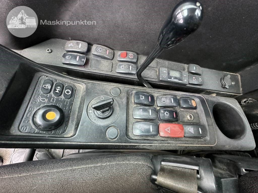 Escavatore gommato JCB JS 145 W: foto 25