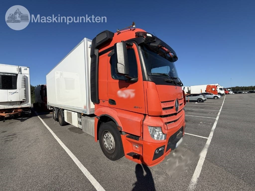 Mercedes-Benz Actros 2551 - Autocarro frigorifero: foto 3 Mercedes-Benz Actros 2551 - Autocarro frigorifero: foto 3