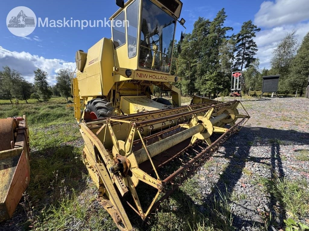 New Holland 1530  - Mietitrebbia: foto 5 New Holland 1530  - Mietitrebbia: foto 5