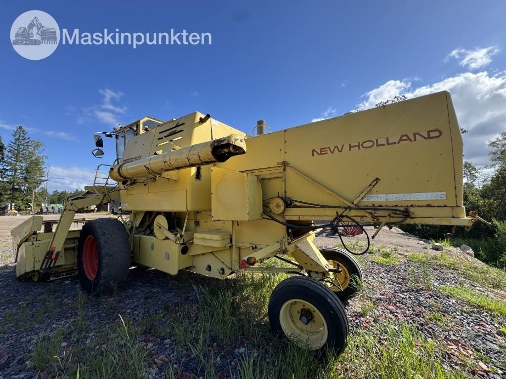 New Holland 1530  - Mietitrebbia: foto 2 New Holland 1530  - Mietitrebbia: foto 2