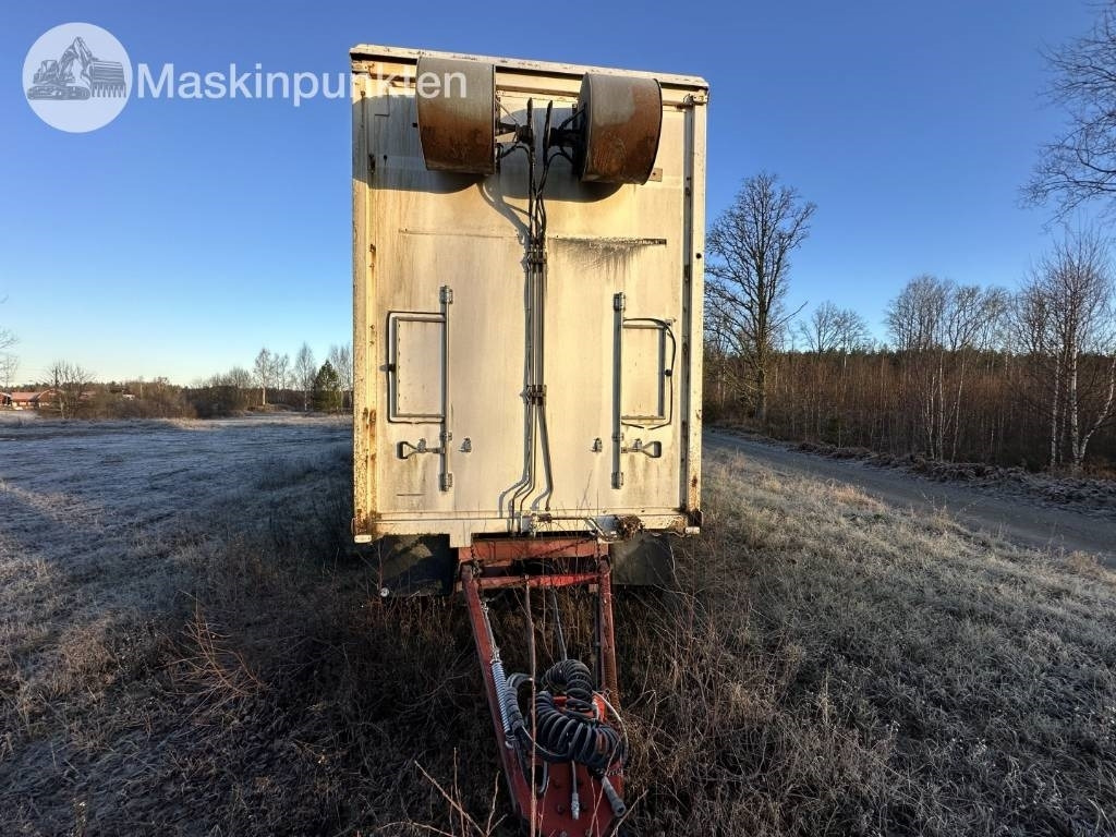 Skåpsläp med hydrauliskt öppningsbar sida - Rimorchio furgonato: foto 2 Skåpsläp med hydrauliskt öppningsbar sida - Rimorchio furgonato: foto 2